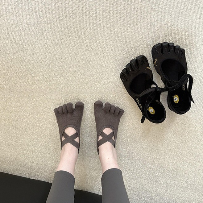 Pilates Yoga Studio - جوارب يوغا نسائية بخمسة أصابع وحزام