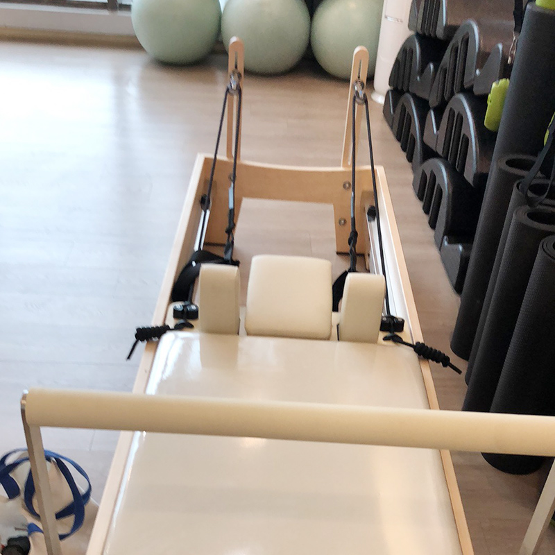 سرير بيلاتس خشبي قابل للتعديل  - مراجعة Pilates Yoga Studio وسعره
