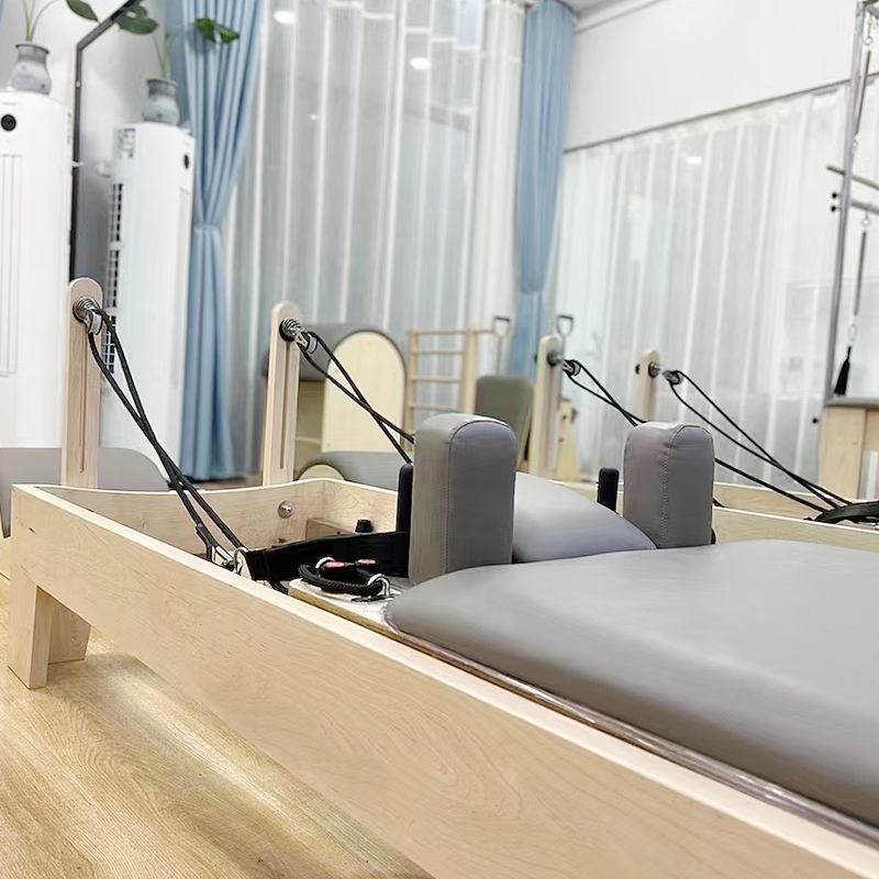 سرير بيلاتس خشبي قابل للتعديل  - مراجعة Pilates Yoga Studio وسعره