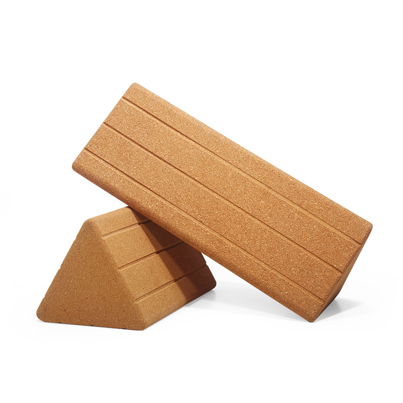 كتلة يوجا من الفلين المثلث عال - مراجعة Yoga Block Cork وسعره