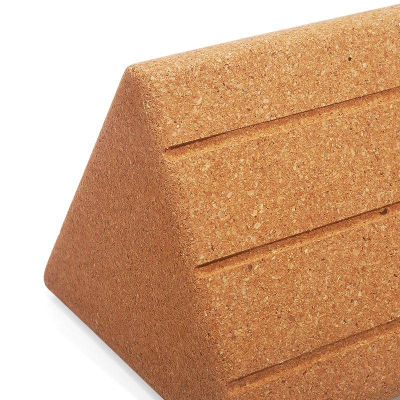 كتلة يوجا من الفلين المثلث عال - مراجعة Yoga Block Cork وسعره